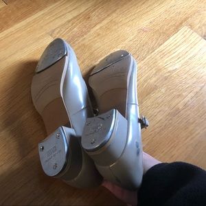 tap shoes